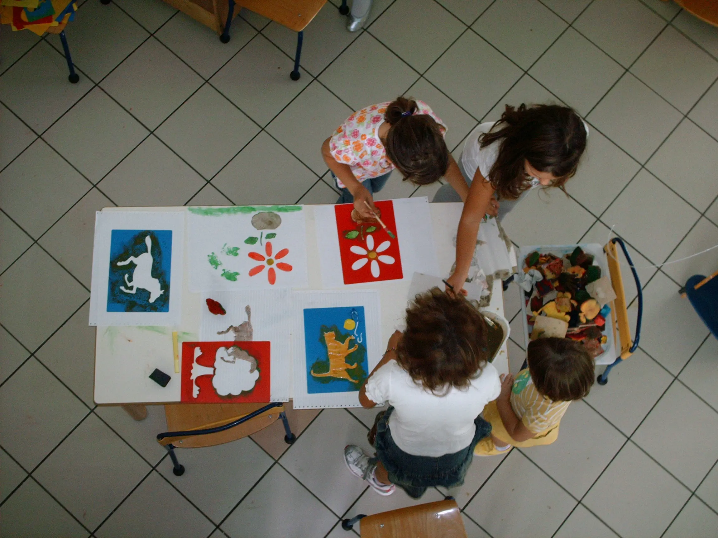 Spassatempo Baby: Giochi da toccare: colorare con le mani