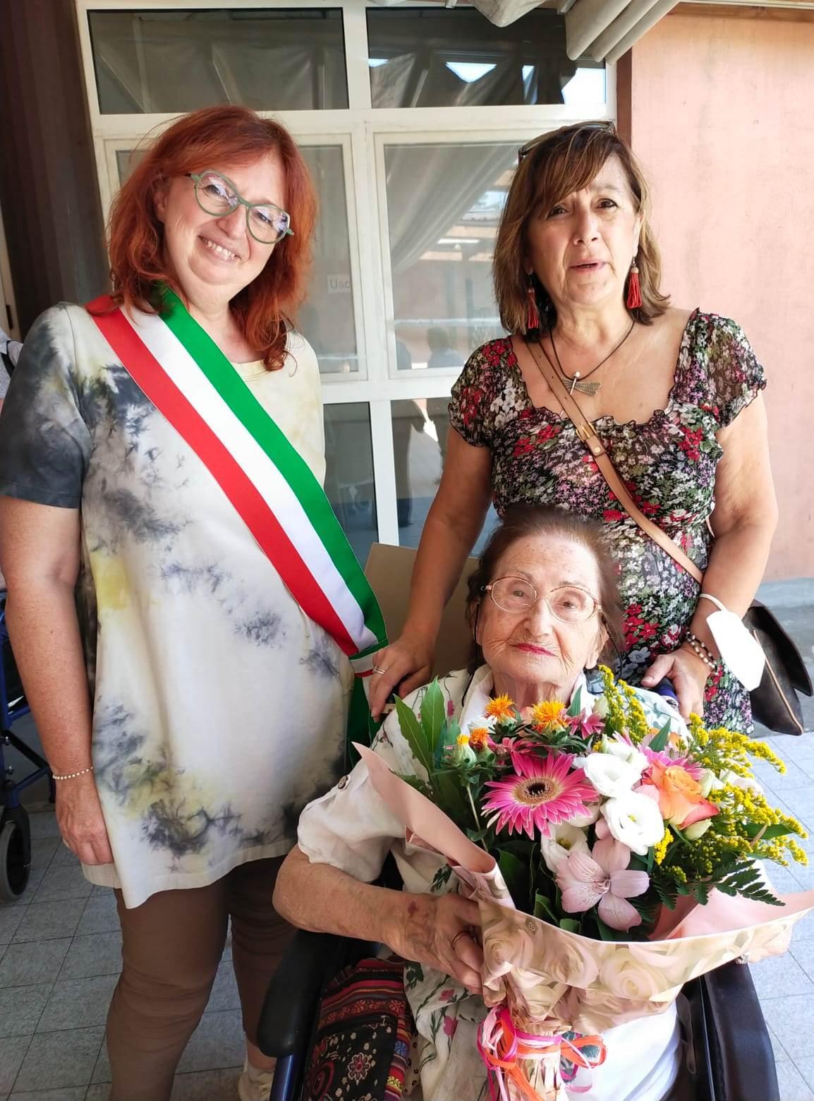 Gli auguri per i 101 anni di Luciana Bertozzi 17-07-2024