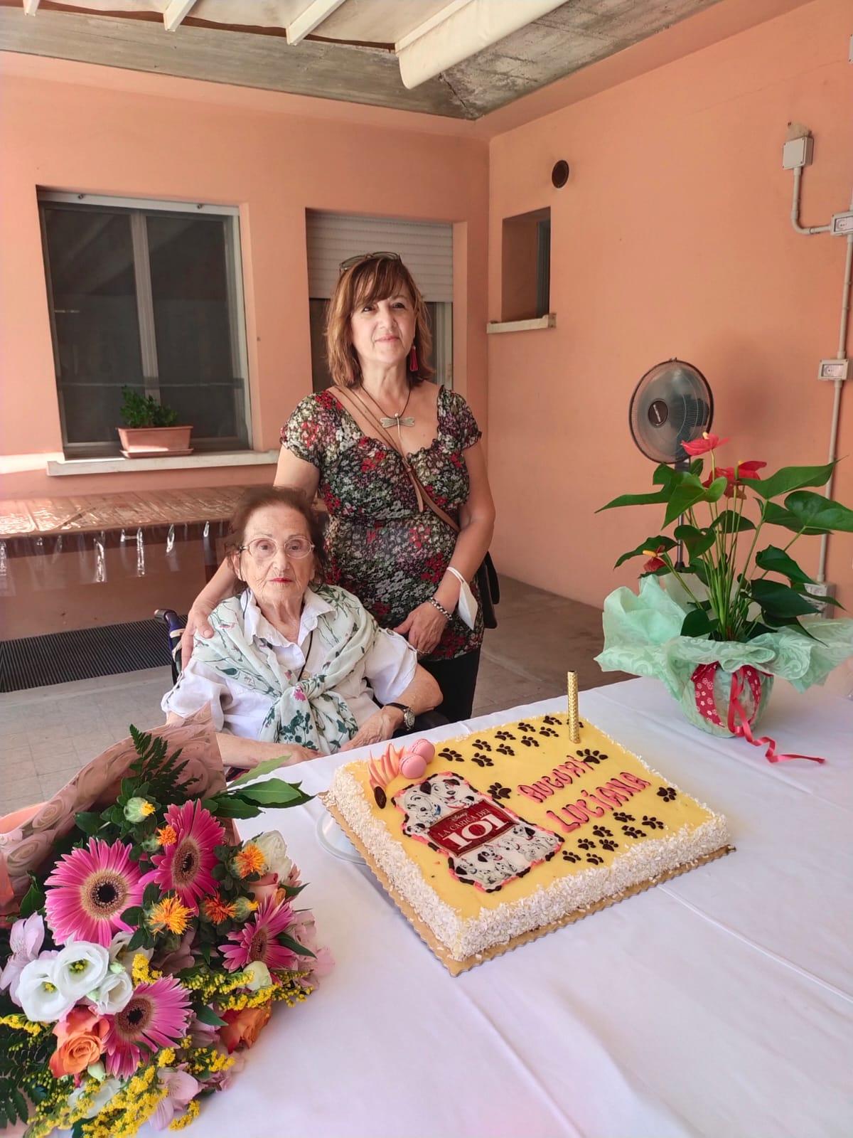 Gli auguri per i 101 anni di Luciana Bertozzi 17-07-2024