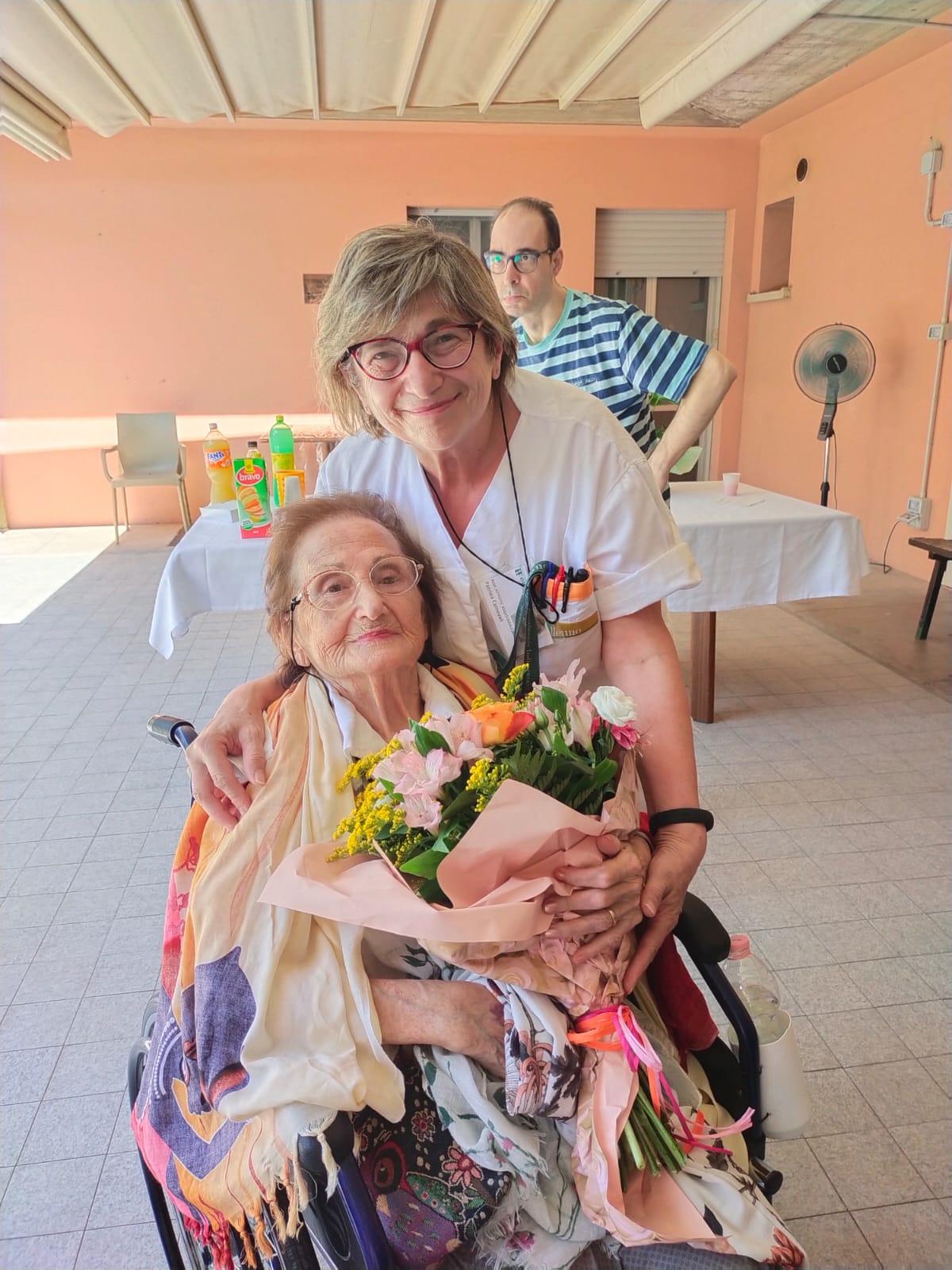 Gli auguri per i 101 anni di Luciana Bertozzi 17-07-2024