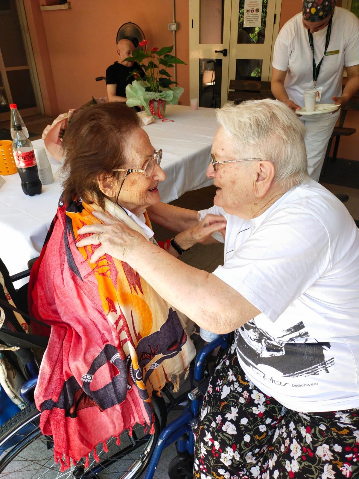 Gli auguri per i 101 anni di Luciana Bertozzi 17-07-2024