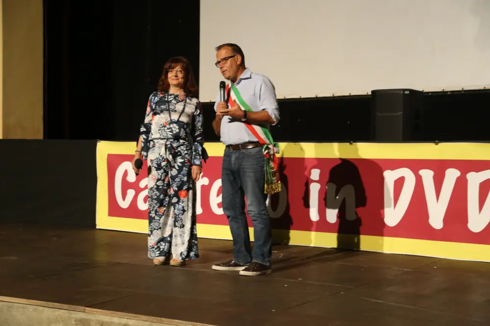 Fabio e Giorgia al lavoro per preparare la serata “Castello in dvd”