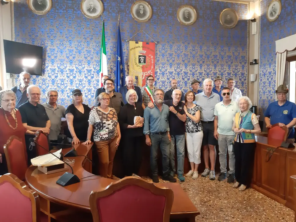 Sentita cerimonia in ricordo del pilota Usa Loren Hintz e del castellano Tommaso Battini