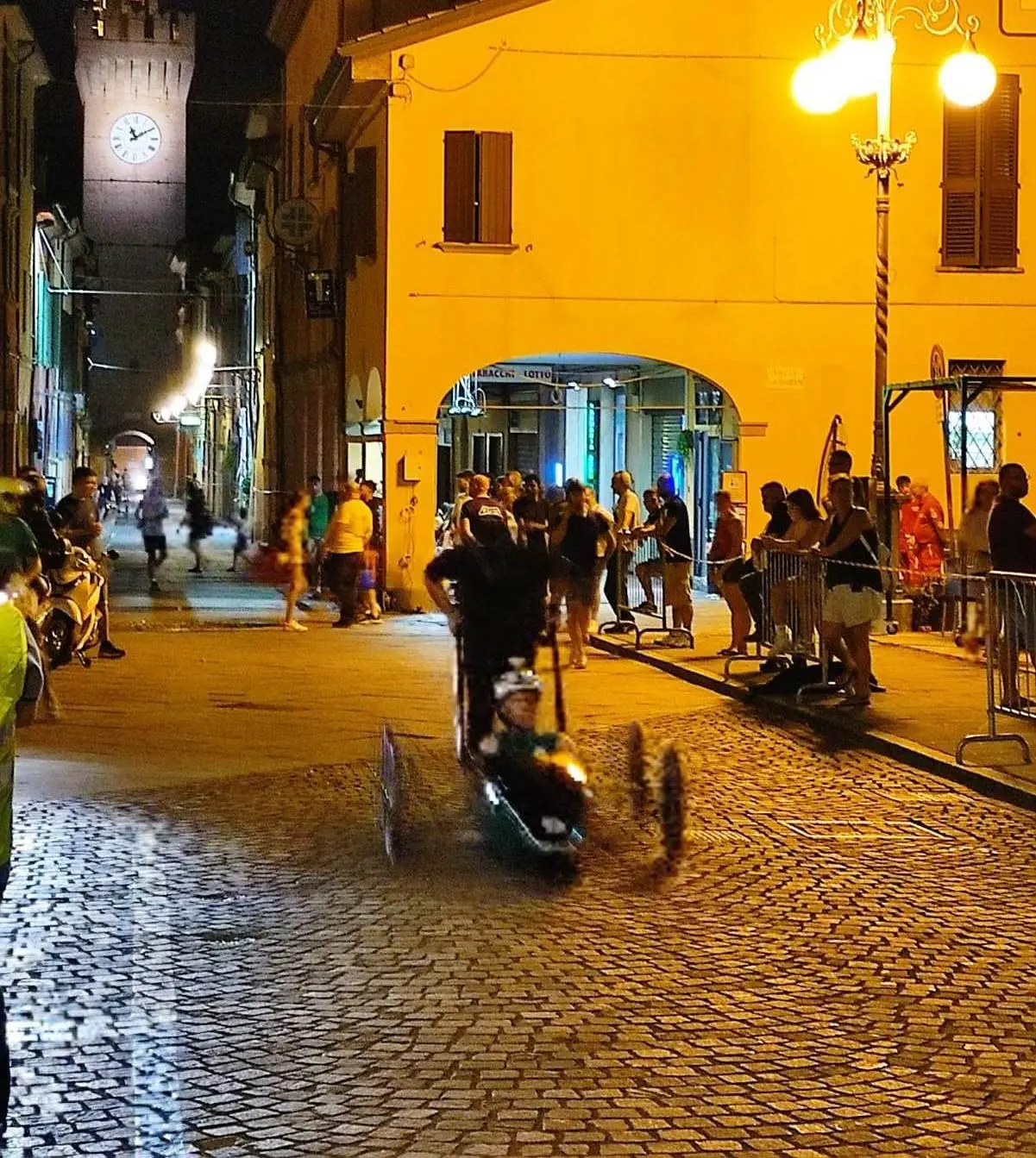 Prove libere della Carrera e negozi aperti in centro storico nella serata di mercoledì 24 