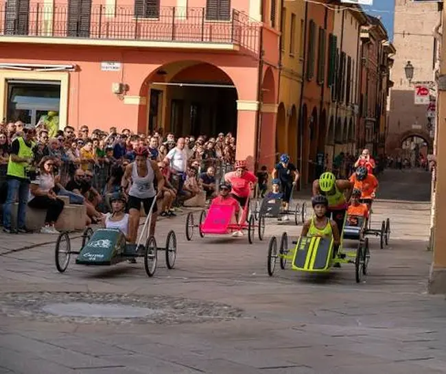 Castel San Pietro Terme celebra le donne della Carrera: 