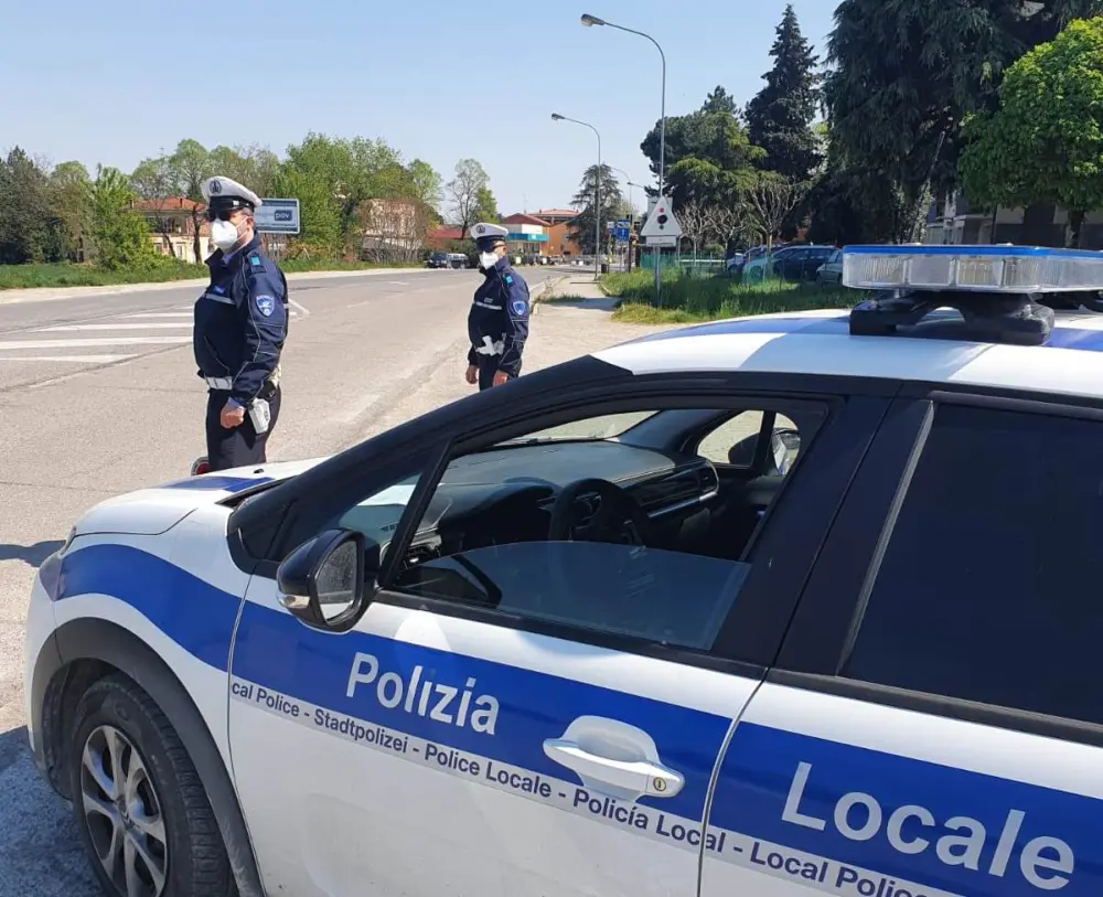 Polizia Locale: conducente ubriaco causa un incidente sugli Stradelli Guelfi