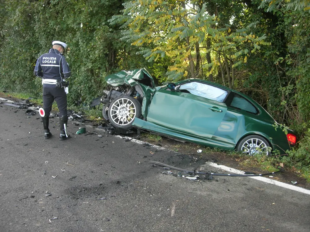 Polizia Locale: giovane su Bmw investe Mini con a bordo mamma e bimbo di 3 anni