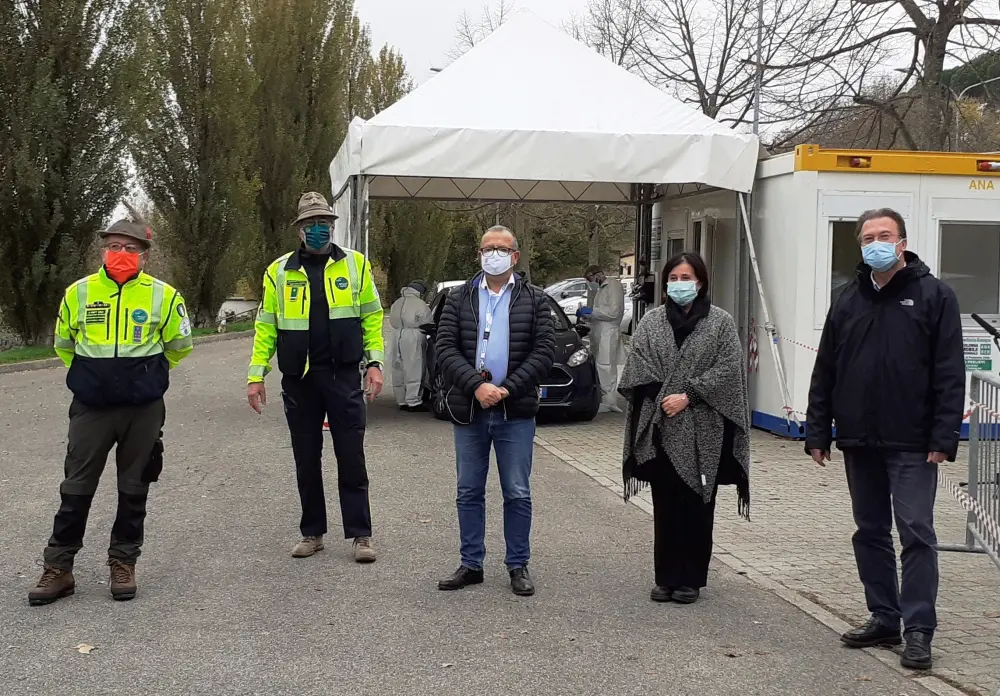 Ausl: attivo il drive through per i tamponi nel parcheggio dell
